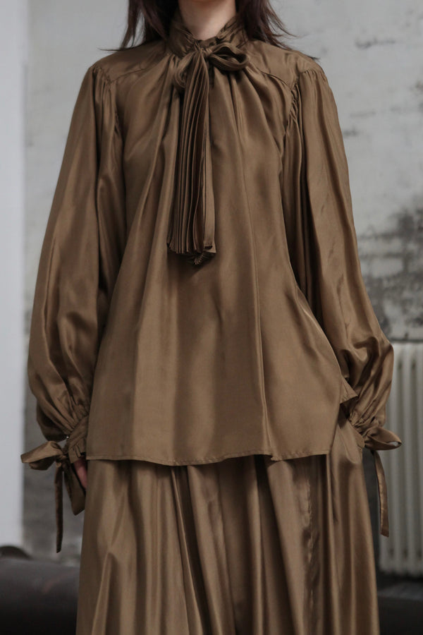 INTO THE EAST 25 Autumn/Winter Moss Green Lace-Up Silk Top/Spliced Layered Silk Skirt ITE-E1DGAW002GR20TP-LV Top